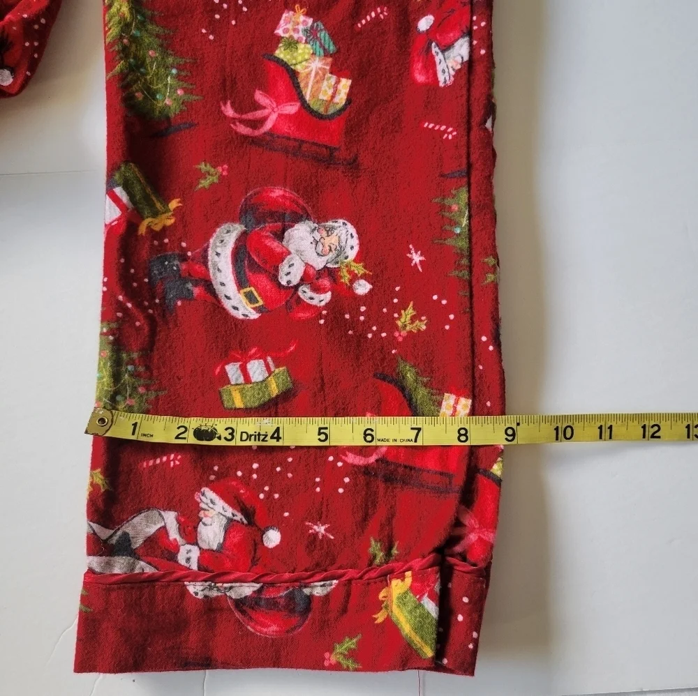Wonders Holiday Sleepwear Set.